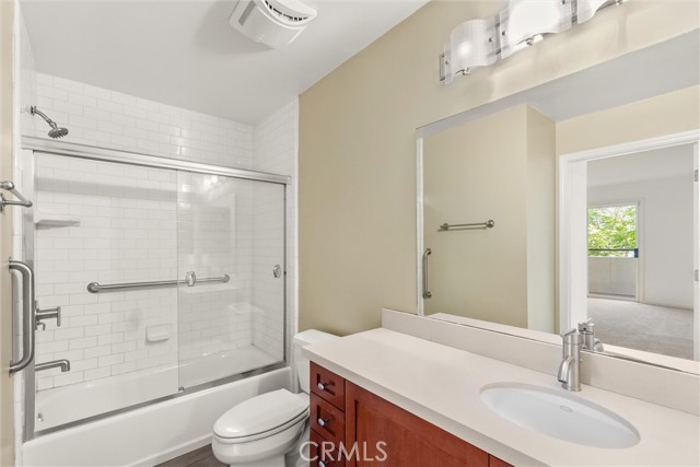Detail Gallery Image 11 of 15 For 4702 Fulton Ave #202,  Sherman Oaks,  CA 91423 - 2 Beds | 2 Baths