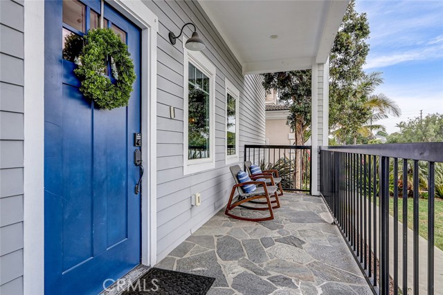 Detail Gallery Image 3 of 52 For 825 Center, El Segundo,  CA 90245 - 4 Beds | 3 Baths