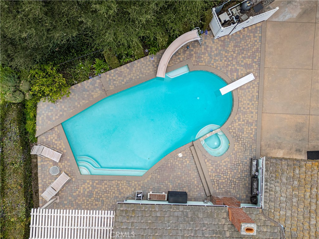 https://media.crmls.org/medias/30b549d8-b84a-4915-b4a4-102766ea35ae.jpg?preset=X-Large