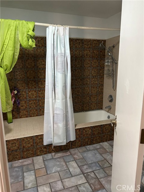 Detail Gallery Image 8 of 11 For 13915 Spring Valley Pkwy, Victorville,  CA 92395 - 3 Beds | 2 Baths