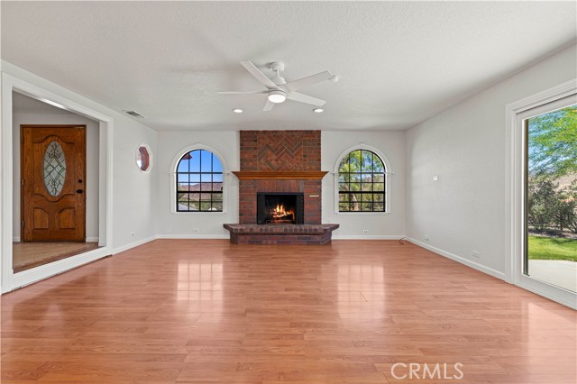 13620 Pales, Agua Dulce CA: https://media.crmls.org/medias/30b577e6-f369-4c85-8d4d-ab4ff3771700.jpg