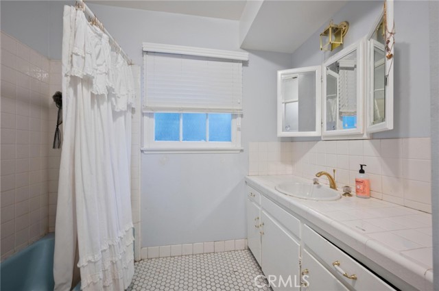 20955 De Mina Street, Woodland Hills CA: https://media.crmls.org/medias/30b75504-ecb4-46a2-a1b5-597b504a28c6.jpg