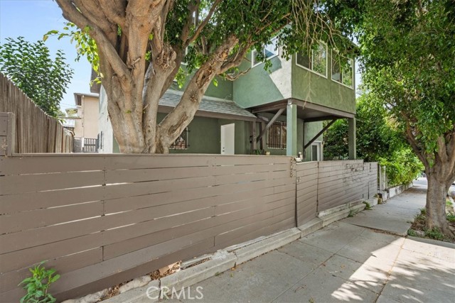 Detail Gallery Image 9 of 9 For 608 N Bonnie Brae, Los Angeles,  CA 90026 - 4 Beds | 2 Baths