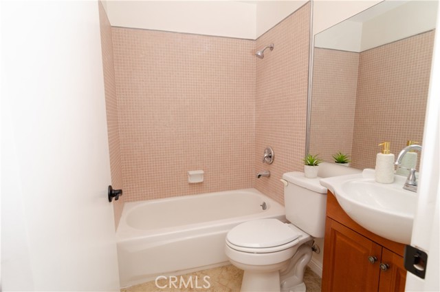 Detail Gallery Image 35 of 44 For 26701 Oak Branch Cir, Newhall,  CA 91321 - 2 Beds | 2 Baths