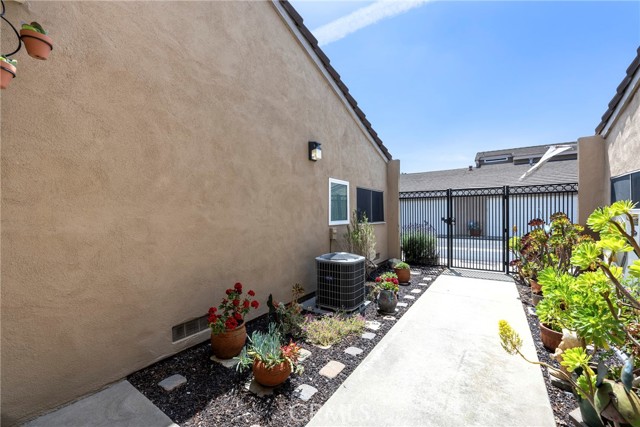 Detail Gallery Image 3 of 46 For 1139 Mountain Gate Rd, Upland,  CA 91786 - 2 Beds | 1/1 Baths