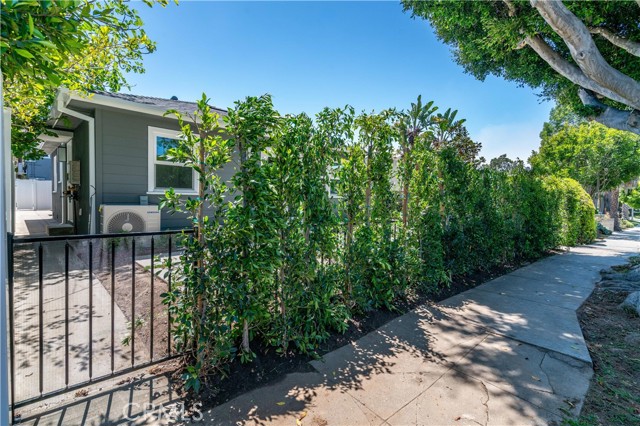 1022 Grant Street, Santa Monica CA: https://media.crmls.org/medias/30b9fc34-3536-44ce-a49d-cf8581a9ef25.jpg