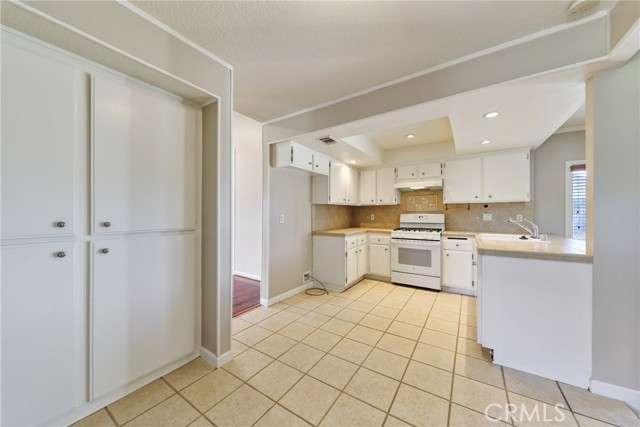 1042 Bassett Court, San Dimas CA: https://media.crmls.org/medias/30ba4985-cec0-40fa-8652-d85d1e4be535.jpg