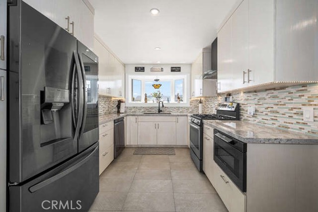 815 Marvista S Avenue, Seal Beach CA: https://media.crmls.org/medias/30baf5f8-0d56-4937-9f9f-e0bc28ad54d2.jpg