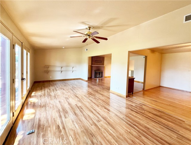 1041 Golden Gate Avenue, Dos Palos CA: https://media.crmls.org/medias/30bc06f3-d91a-4186-8439-d7a9b561f592.jpg