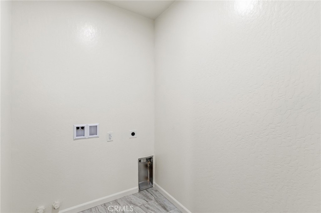 https://media.crmls.org/medias/30bc37d5-1076-4173-8b17-aae74128f18f.jpg?preset=X-Large