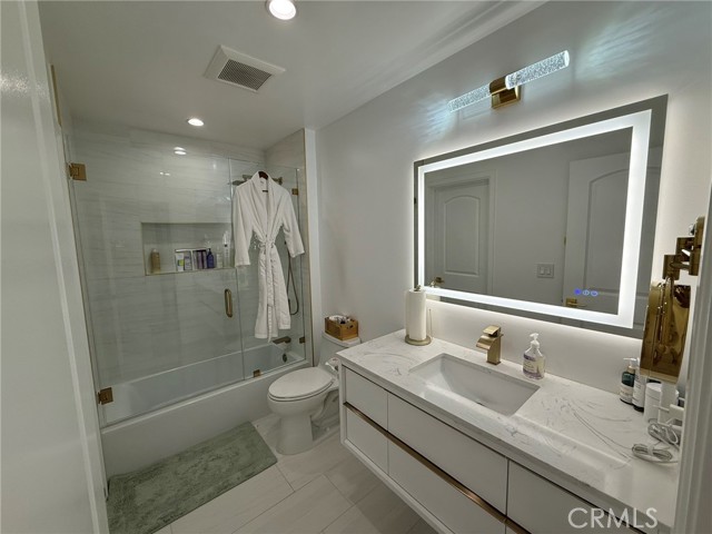 Detail Gallery Image 26 of 27 For 22139 Burbank, Woodland Hills,  CA 91367 - 2 Beds | 2 Baths