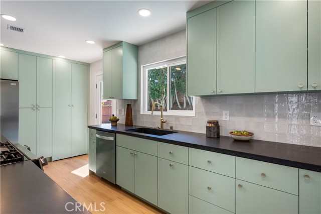 Detail Gallery Image 16 of 43 For 1719 Pescadores Ave, San Pedro,  CA 90732 - 4 Beds | 2 Baths