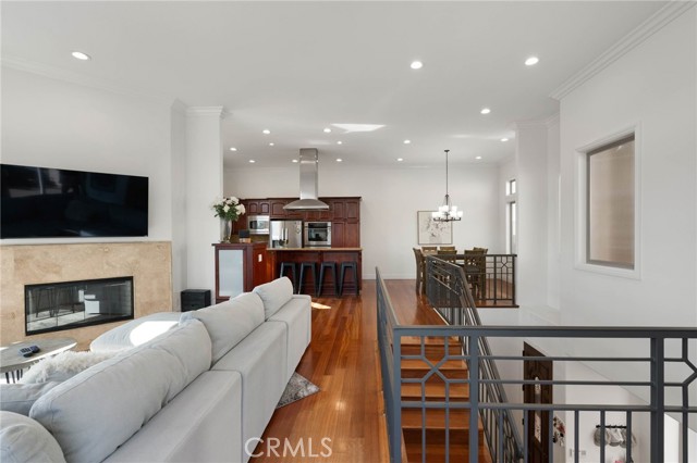 Detail Gallery Image 18 of 43 For 619 10th St, Hermosa Beach,  CA 90254 - 4 Beds | 3/1 Baths