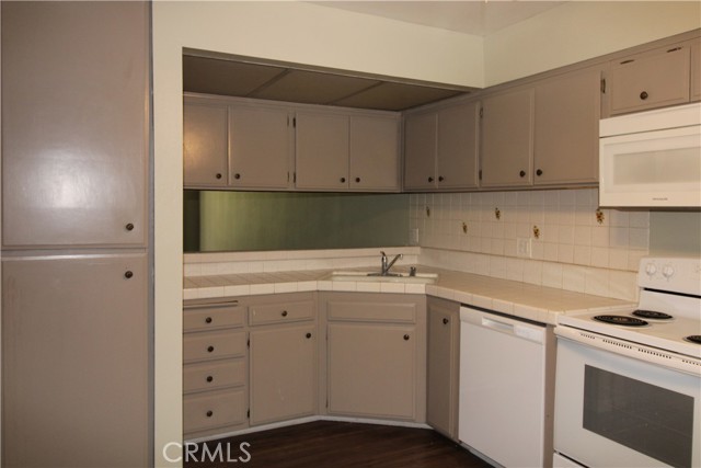 Detail Gallery Image 7 of 20 For 4505 California Ave #O202,  Long Beach,  CA 90807 - 2 Beds | 2 Baths