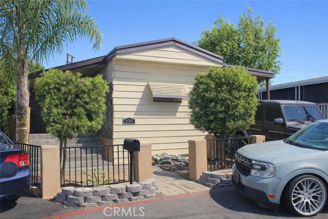 Front Image Thumbnail for CROC26070543