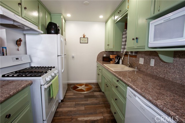 2359 Avian Way, Running Springs CA: https://media.crmls.org/medias/30bfa95b-ff2c-4b68-b91f-46eddeb53d21.jpg