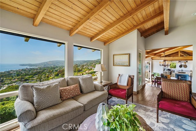 Detail Gallery Image 21 of 56 For 2108 Crestview Dr, Laguna Beach,  CA 92651 - 3 Beds | 2 Baths