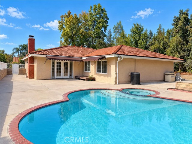 1042 Whispering Oaks photo 3