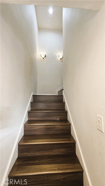 Detail Gallery Image 14 of 31 For 608 Hawthorne St #E,  Glendale,  CA 91204 - 4 Beds | 3/1 Baths