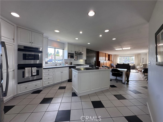 Detail Gallery Image 16 of 37 For 12202 Wutzke St, Garden Grove,  CA 92845 - 4 Beds | 2 Baths