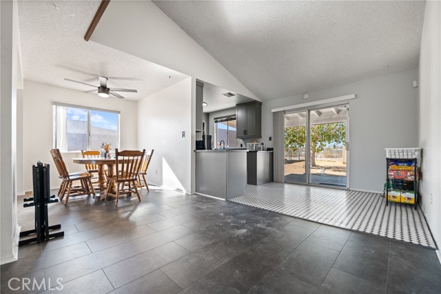 Detail Gallery Image 6 of 52 For 6010 Sunburst St, Joshua Tree,  CA 92252 - 3 Beds | 2 Baths