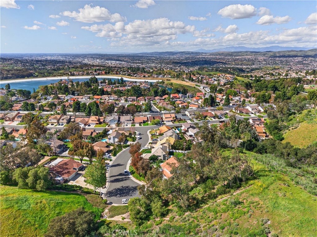 https://media.crmls.org/medias/30c23508-1397-4d27-a73c-aab1208ee707.jpg?preset=X-Large