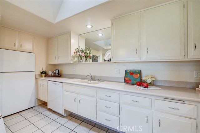 Detail Gallery Image 14 of 46 For 13720 Saint Andrews Dr 45k,  Seal Beach,  CA 90740 - 1 Beds | 1 Baths