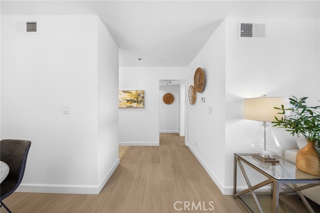 222 S Central Avenue, Los Angeles CA: https://media.crmls.org/medias/30c3cf55-c934-4008-b5f0-7d91814ad842.jpg