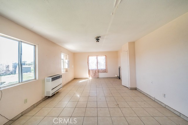 Detail Gallery Image 11 of 33 For 11025 Phelen Rd, Oak Hills,  CA 92344 - 3 Beds | 1 Baths