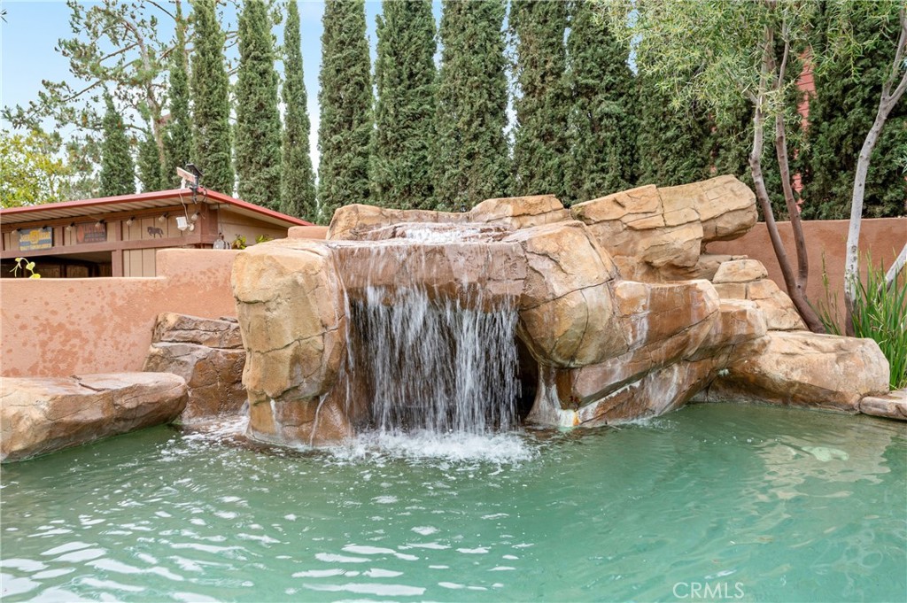 https://media.crmls.org/medias/30c4b418-4a31-4037-bf6f-7bb3350908d5.jpg?preset=X-Large