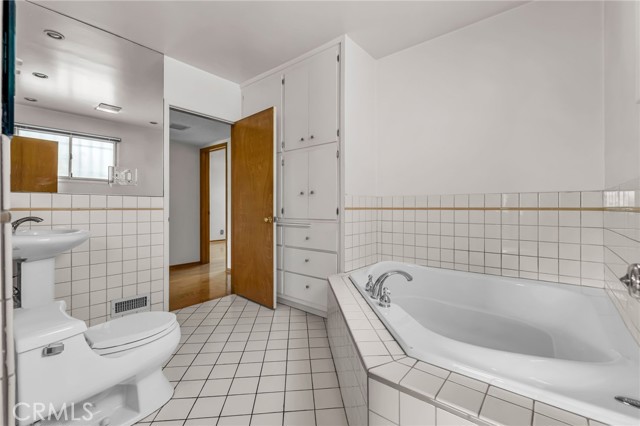 5723 West 74th Street, Los Angeles CA: https://media.crmls.org/medias/30c5bf28-0371-42d4-a6d0-b90237e88fd7.jpg