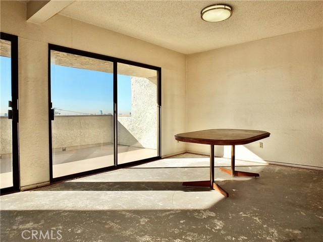 Detail Gallery Image 11 of 42 For 2503 E 21st St #207,  Signal Hill,  CA 90755 - 2 Beds | 2 Baths