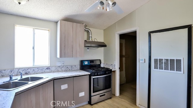 Detail Gallery Image 4 of 47 For 9351 Camp Rock Rd, Lucerne Valley,  CA 92356 - 3 Beds | 2 Baths