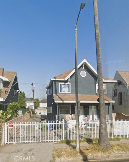 1411 S Harvard Boulevard, Los Angeles CA: https://media.crmls.org/medias/30c71468-315e-4209-b593-238e82f19a2a.jpg