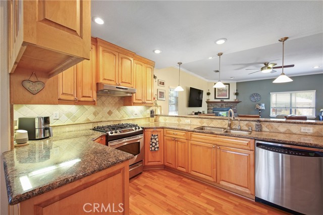 Detail Gallery Image 6 of 22 For 4344 Josie Ave, Lakewood,  CA 90713 - 5 Beds | 3 Baths
