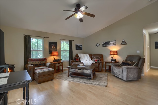 4986 7th Street, Mariposa CA: https://media.crmls.org/medias/30c7ac89-1fa0-4def-9216-a736b10f74ae.jpg