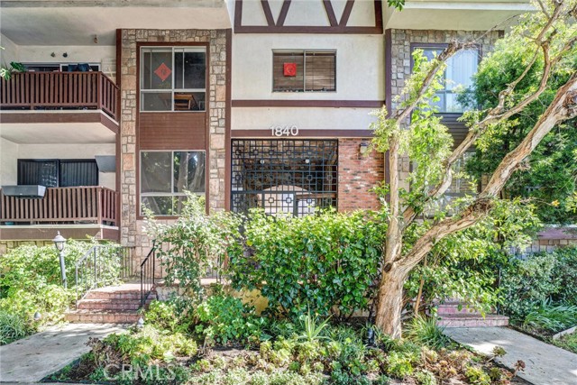 Detail Gallery Image 2 of 26 For 1840 Camden #202,  Los Angeles,  CA 90025 - 1 Beds | 1 Baths