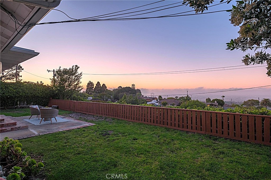 https://media.crmls.org/medias/30c917e7-97d4-4b09-a509-bc5e5c0604b0.jpg?preset=X-Large