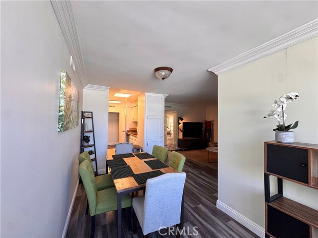 Detail Gallery Image 4 of 19 For 540 Kelton #502,  Los Angeles,  CA 90024 - 2 Beds | 2/1 Baths