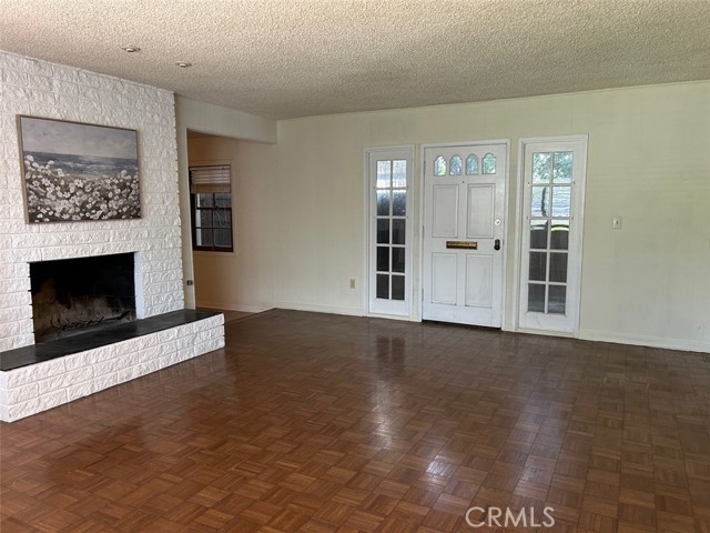 15382 Victory Boulevard, Van Nuys CA: https://media.crmls.org/medias/30cd36bd-4b7f-4bea-b3db-bfe748452ed6.jpg