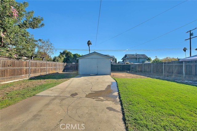 656 E Columbia, Pomona CA: https://media.crmls.org/medias/30cd4afb-beec-412a-9601-a2d85dba30f5.jpg