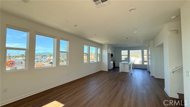 Detail Gallery Image 4 of 10 For 1090 Foothill Boulevard, Claremont,  CA 91711 - 4 Beds | 2/2 Baths