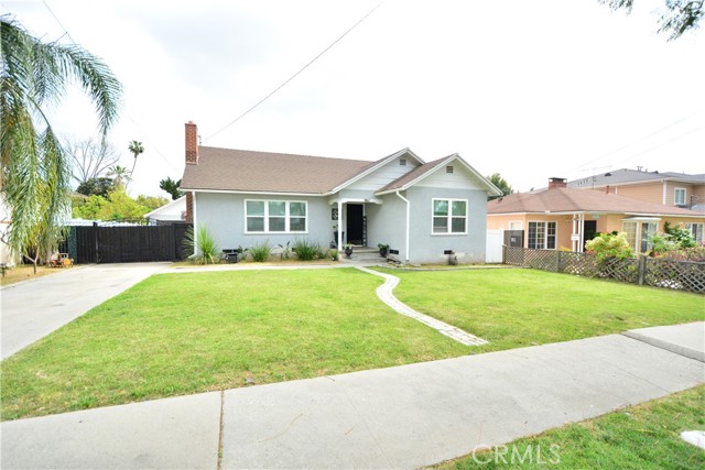 Lovely front yard with adorable walk way and long driveway!