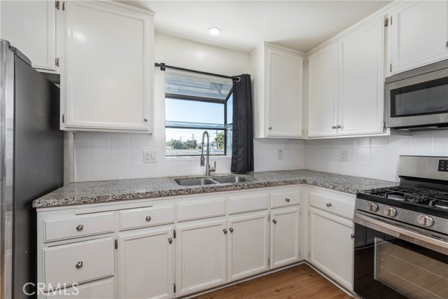 Detail Gallery Image 6 of 16 For 1029 W 161st St #E,  Gardena,  CA 90247 - 2 Beds | 1 Baths