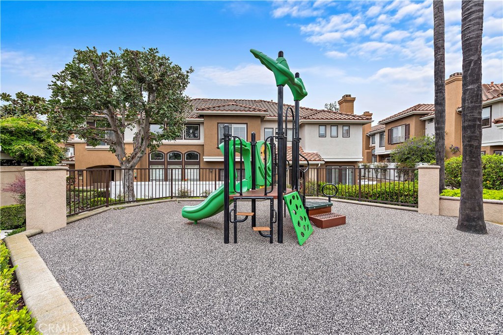 MLS #OC25235109 image #24