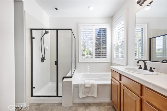 Detail Gallery Image 16 of 33 For 420 Hollyhill, Bakersfield,  CA 93312 - 3 Beds | 2 Baths