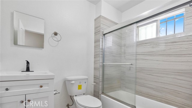 Detail Gallery Image 4 of 56 For 413 E 81st St, Los Angeles,  CA 90003 - 7 Beds | 6 Baths