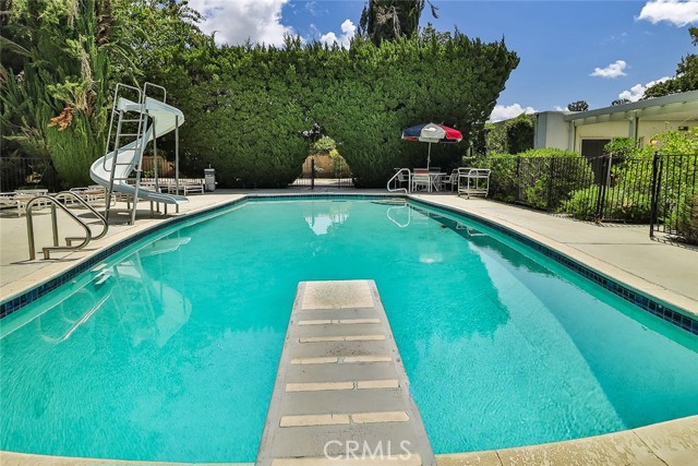 17313 Citronia Street, Northridge CA: https://media.crmls.org/medias/30d0483c-c005-4949-8952-f9ab2b33855f.jpg