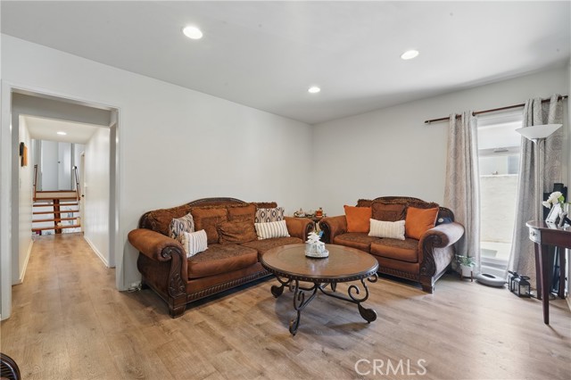 Detail Gallery Image 8 of 31 For 1320 23rd St, Manhattan Beach,  CA 90266 - 3 Beds | 2 Baths