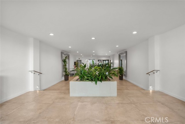 Detail Gallery Image 25 of 29 For 9000 Cynthia St #302,  West Hollywood,  CA 90069 - 2 Beds | 2 Baths